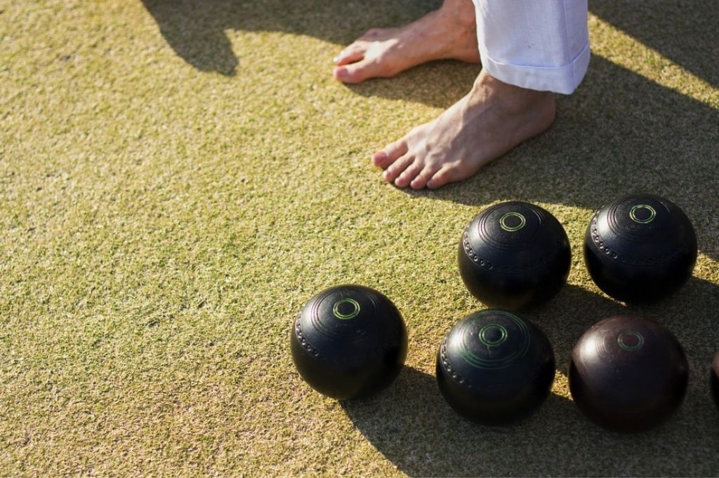 barefoot lawn bowls team trips