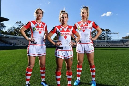 girls nrl footy team trips