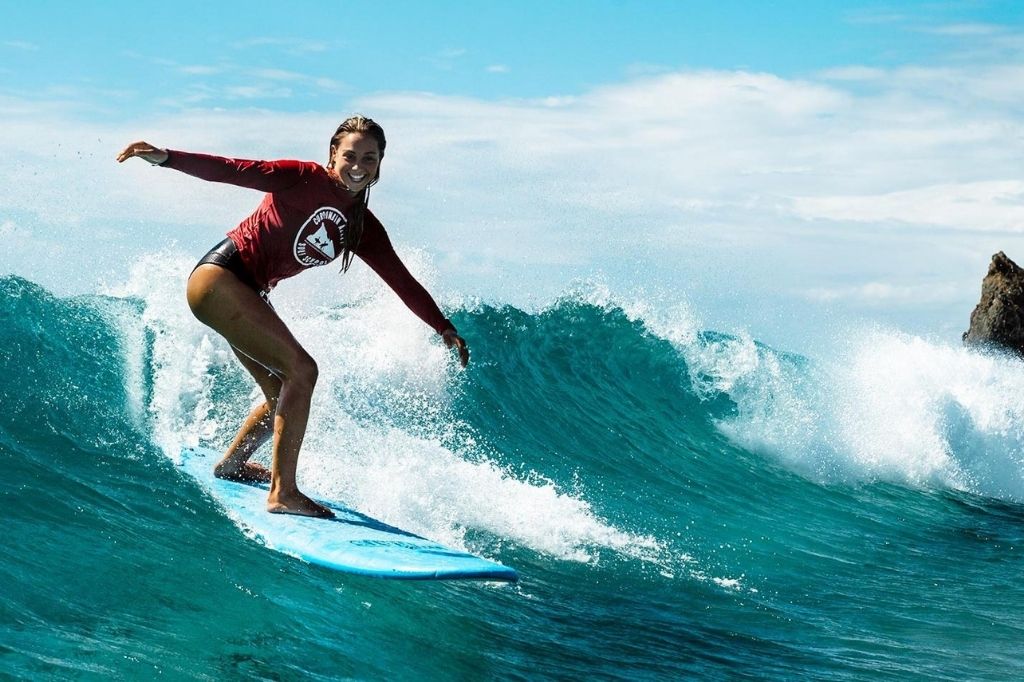 surfing lessons gold coast