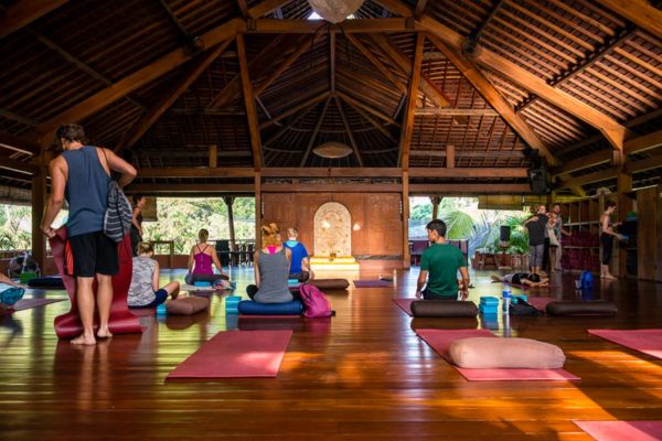 the-yoga-barn-ubud-yoga-meditation-retreats-bali-team-trips